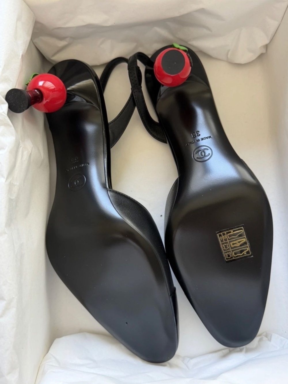 CHANEL Metiers D’art 26A Apple Slingback Heels 38 Rare NYC Metiers Dart - Picture 4 of 5